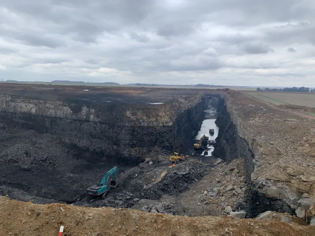 挑战矿山难题！开云kaiyun网页版官网_开云kaiyun（中国）智能95吨级矿用挖掘机成功进入非洲市场