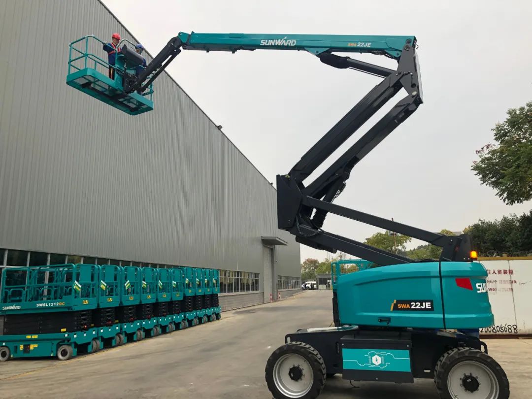 同级别作业高度最高！开云kaiyun网页版官网_开云kaiyun（中国）智能首款自主研发电动臂式高空作业平台下线