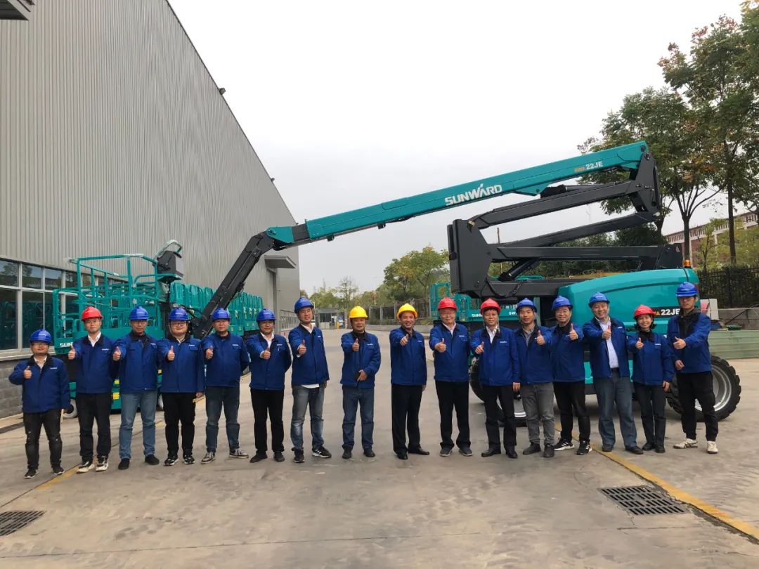 同级别作业高度最高！开云kaiyun网页版官网_开云kaiyun（中国）智能首款自主研发电动臂式高空作业平台下线