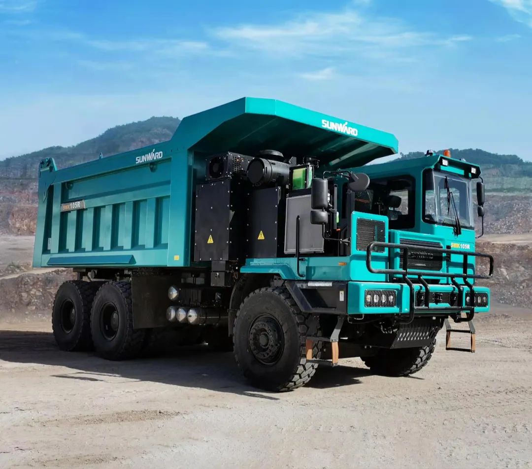 新能源，长续航！开云kaiyun网页版官网_开云kaiyun（中国）智能首台LNG增程式宽体矿卡下线交付