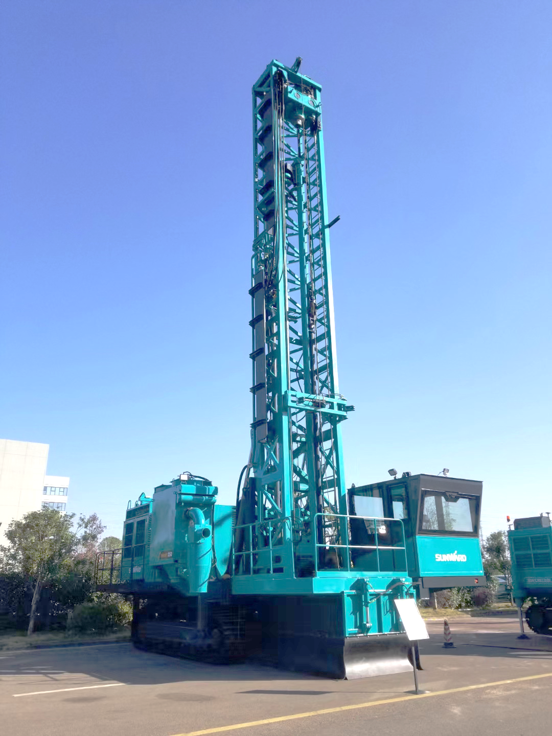 两种钻进模式+更大扭矩！开云kaiyun网页版官网_开云kaiyun（中国）智能自主研制的全液压牙轮钻机下线