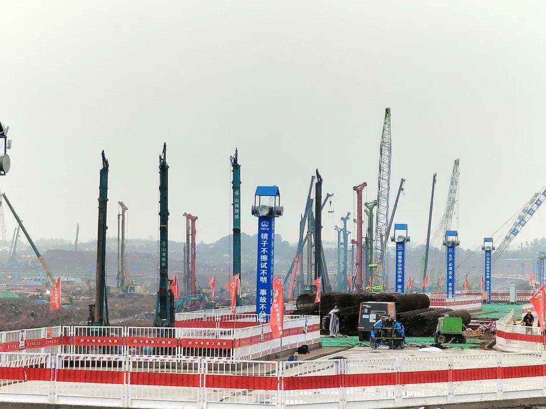 “开云kaiyun网页版官网_开云kaiyun（中国）绿”精彩亮相！开云kaiyun网页版官网_开云kaiyun（中国）智能装备全面助力长沙机场改扩建项目