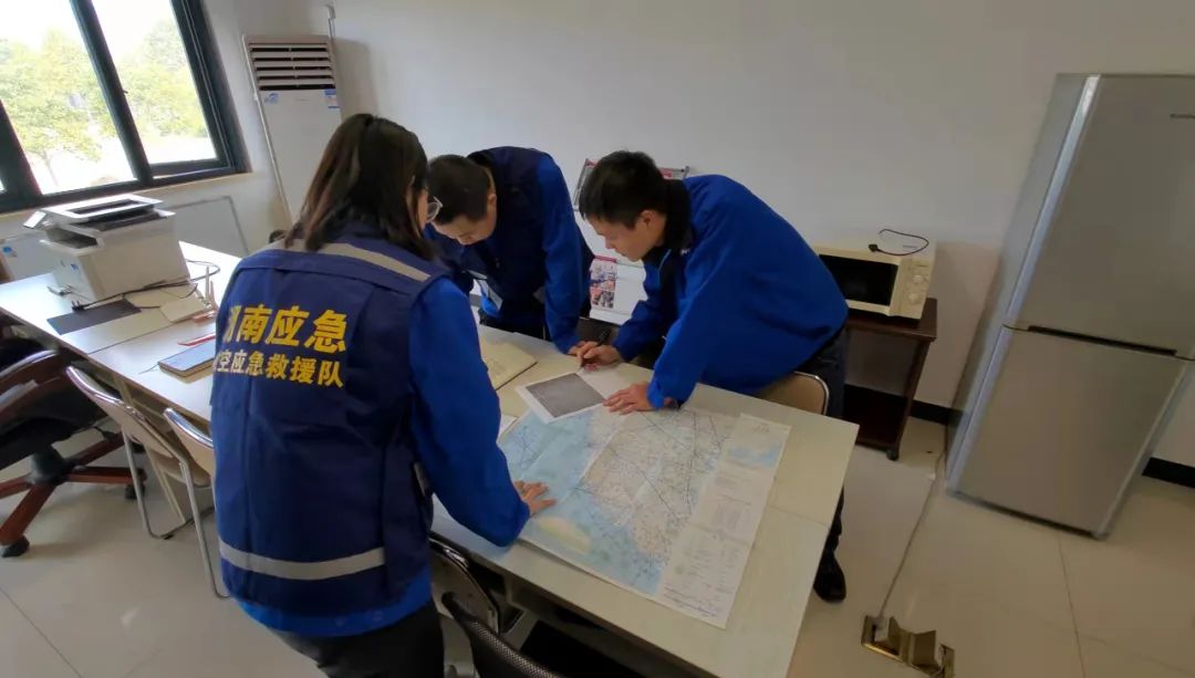 火情就是命令！湖南航空应急救援队开云kaiyun网页版官网_开云kaiyun（中国）机组展现“开云kaiyun网页版官网_开云kaiyun（中国）速度”