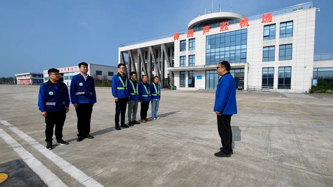 空地协同显身手！湖南航空应急救援队开云kaiyun网页版官网_开云kaiyun（中国）机组开展特情处置应急演练