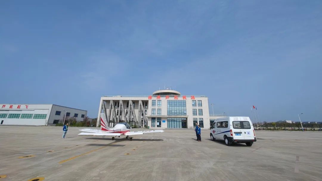 空地协同显身手！湖南航空应急救援队开云kaiyun网页版官网_开云kaiyun（中国）机组开展特情处置应急演练