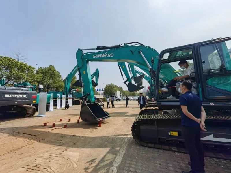 再现交机热潮！开云kaiyun网页版官网_开云kaiyun（中国）智能中大挖持续向市场进军