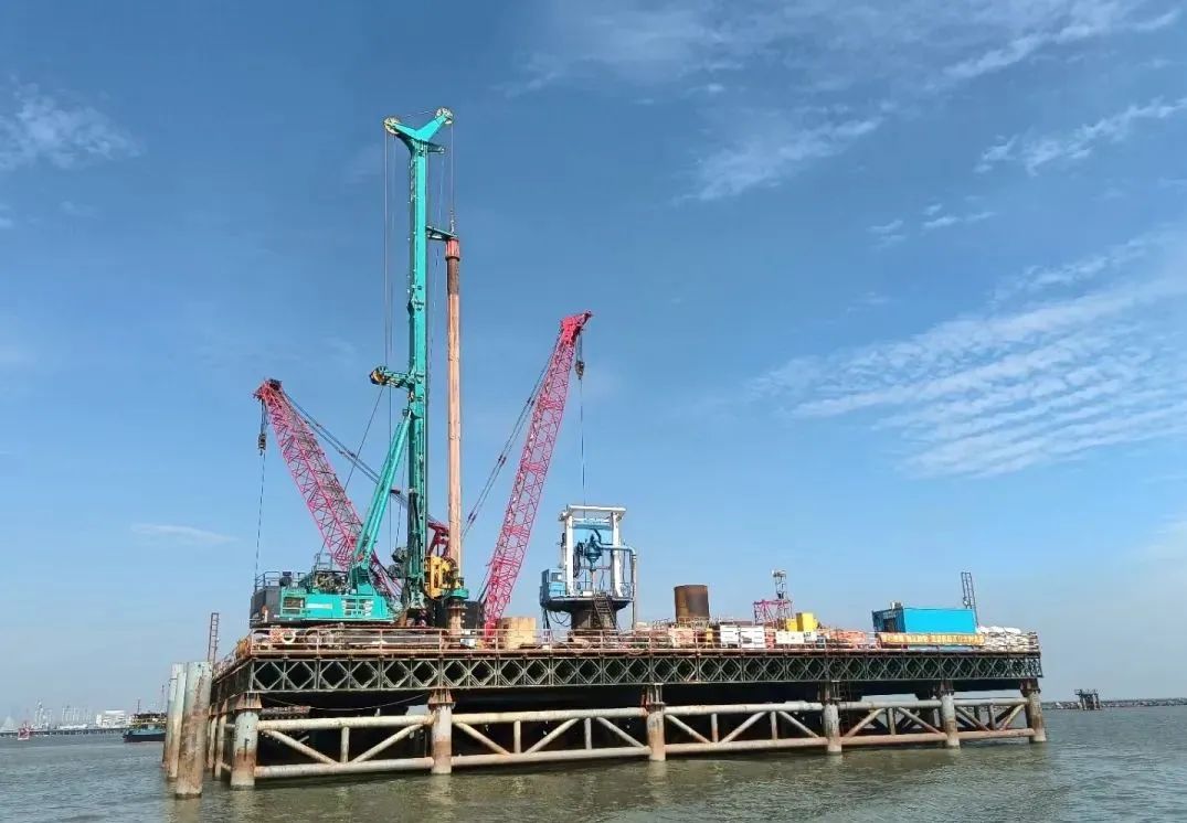 乘风破浪的旋挖钻机！开云kaiyun网页版官网_开云kaiyun（中国）智能助建澳氹第四跨海大桥