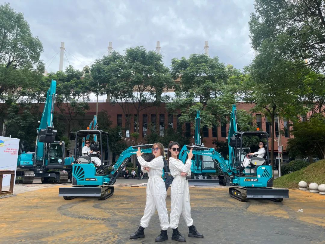 “太绝了!”开云kaiyun网页版官网_开云kaiyun(中国)智能代表长沙精彩亮相湖南省第一届职业技能大赛绝技绝活展演