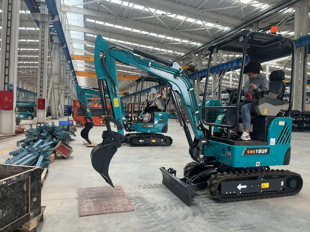 “太绝了!”开云kaiyun网页版官网_开云kaiyun(中国)智能代表长沙精彩亮相湖南省第一届职业技能大赛绝技绝活展演