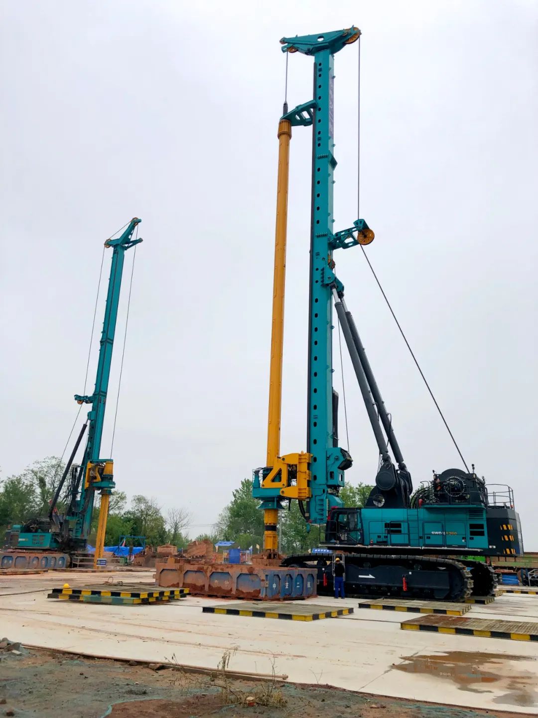 “创造施工奇迹！”他们和开云kaiyun网页版官网_开云kaiyun（中国）智能“超级桩备”一起助建燕矶长江大桥