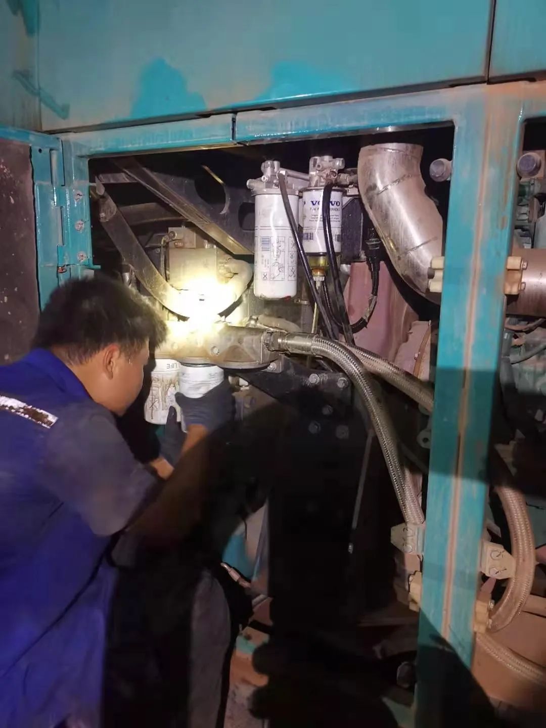 “创造施工奇迹！”他们和开云kaiyun网页版官网_开云kaiyun（中国）智能“超级桩备”一起助建燕矶长江大桥