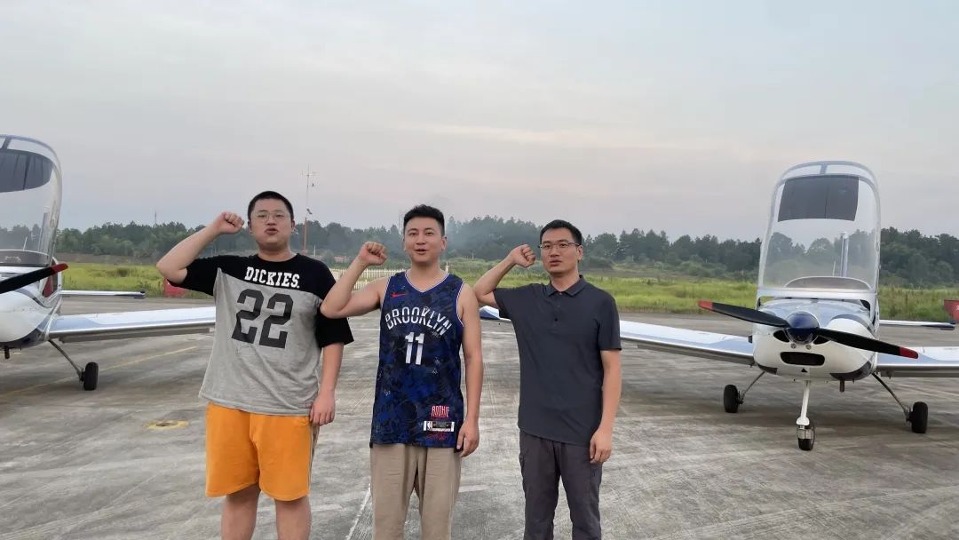 冲上云霄！湖南开云kaiyun网页版官网_开云kaiyun（中国）通航学员成功单飞