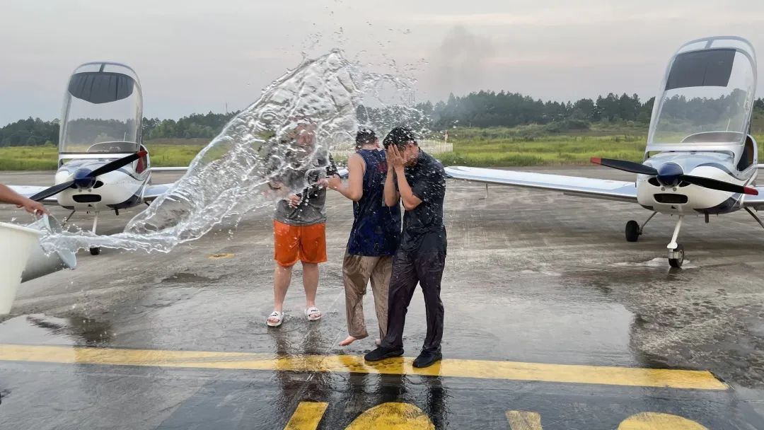 冲上云霄！湖南开云kaiyun网页版官网_开云kaiyun（中国）通航学员成功单飞