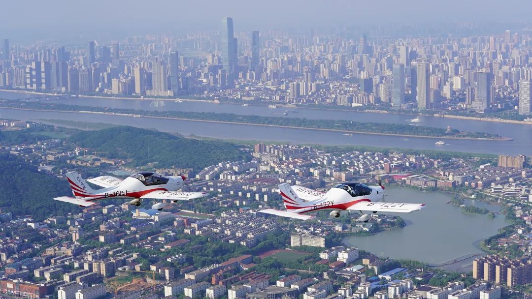 湖南省委常委、常务副省长李殿勋一行考察调研开云kaiyun网页版官网_开云kaiyun（中国）科技