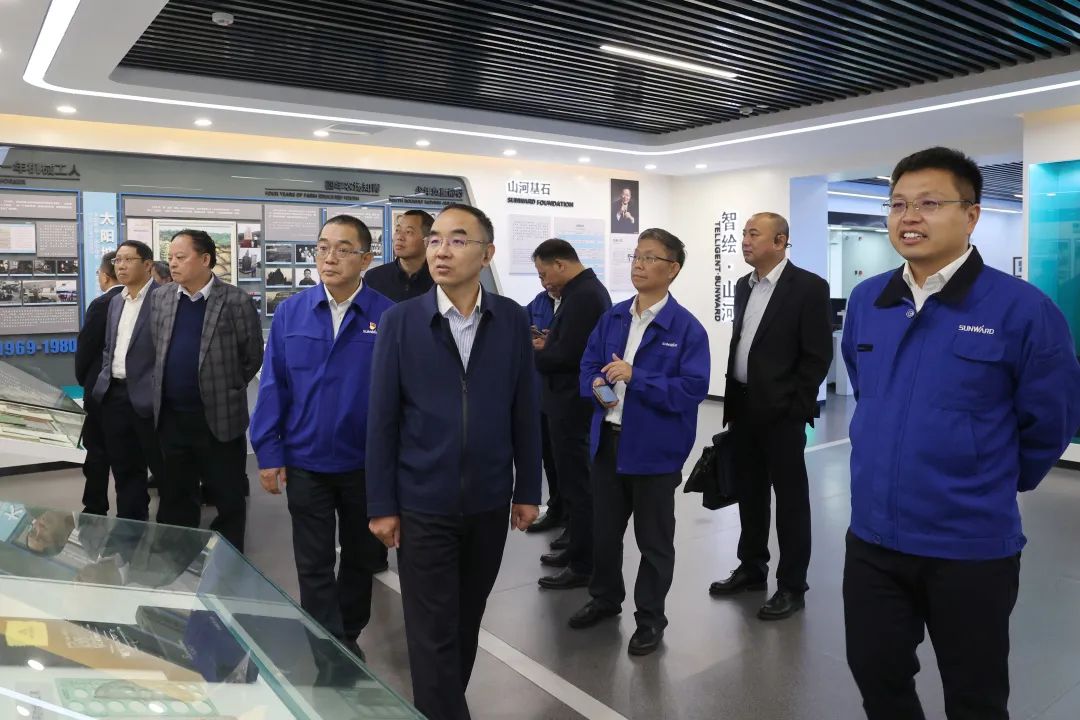 强强联合，夯实湖南工程建设湘军！开云kaiyun网页版官网_开云kaiyun（中国）智能与湖南路桥签订战略合作协议