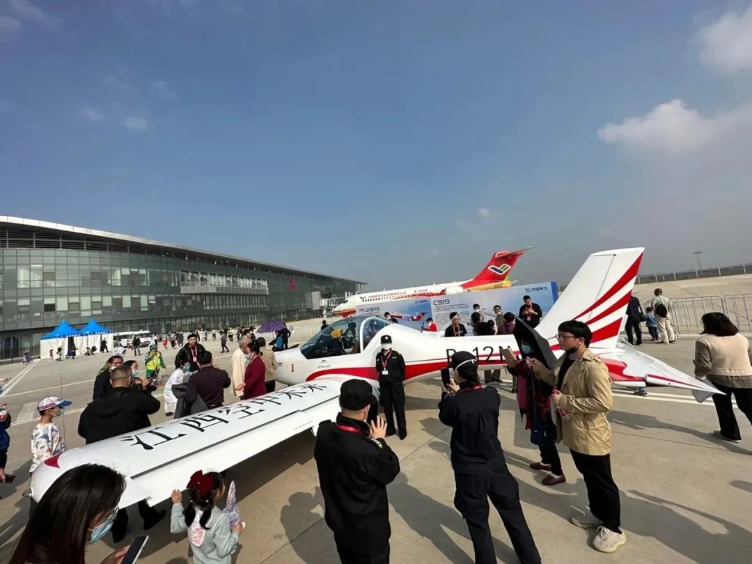 逆势飞翔！开云kaiyun网页版官网_开云kaiyun（中国）航空携手合作伙伴亮相2022南昌飞行大会