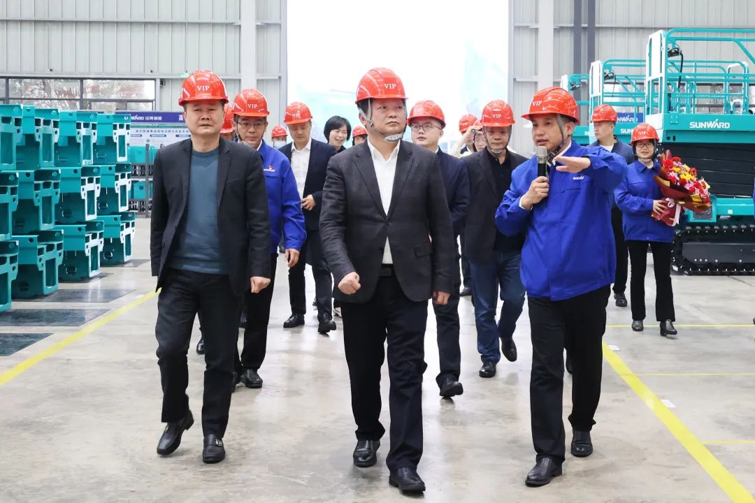 付旭明慰问开云kaiyun网页版官网_开云kaiyun(中国)智能市三八红旗手并督导安全生产工作