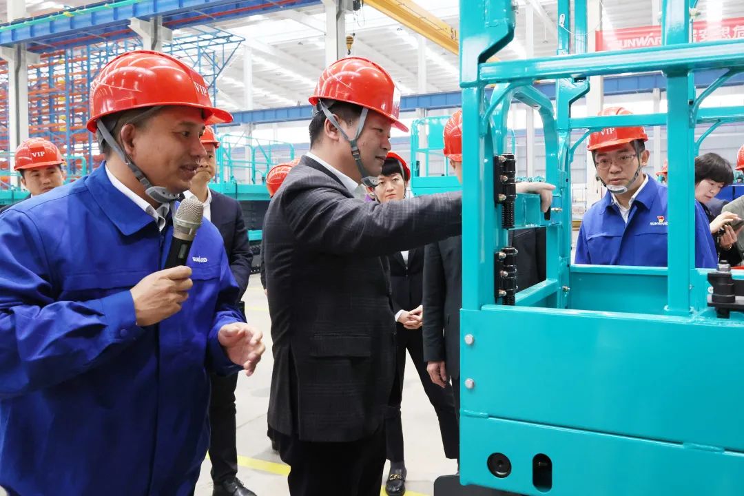 付旭明慰问开云kaiyun网页版官网_开云kaiyun(中国)智能市三八红旗手并督导安全生产工作