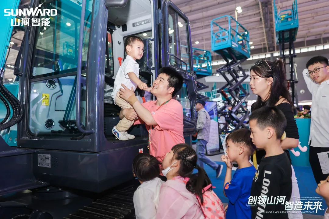 精品出击、互动不断！开云kaiyun网页版官网_开云kaiyun（中国）智能F系列挖掘机闪耀长沙展
