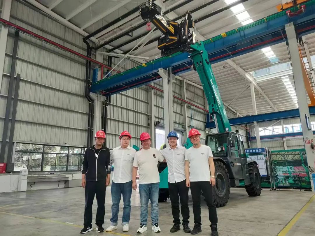 独家定制!开云kaiyun网页版官网_开云kaiyun(中国)智能油缸更换机器人顺利下线