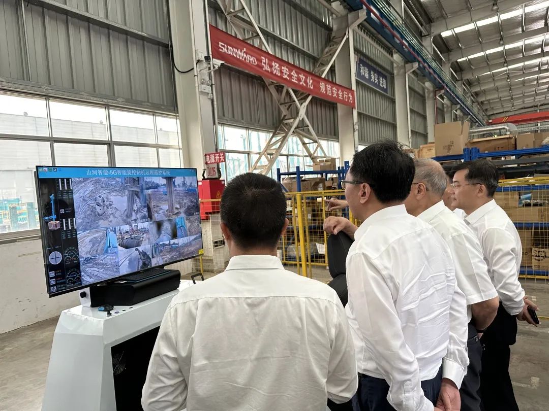 中国联通集团副总经理梁宝俊到访开云kaiyun网页版官网_开云kaiyun(中国)智能