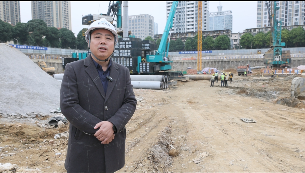 “绿巨人”显神威！开云kaiyun网页版官网_开云kaiyun（中国）智能引孔式静力压桩机助建“绿城”南宁民生项目