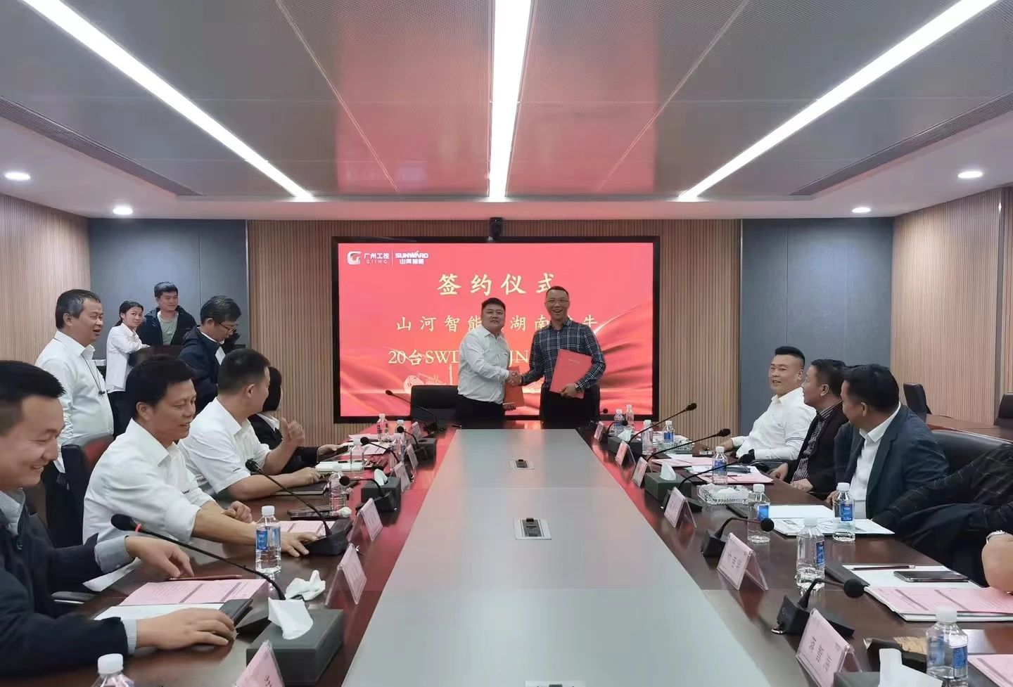 行业寒冬现暖阳！现场签购20台旋挖钻机，开云kaiyun网页版官网_开云kaiyun（中国）智能携手湖南骏牛助力国家电网项目建设