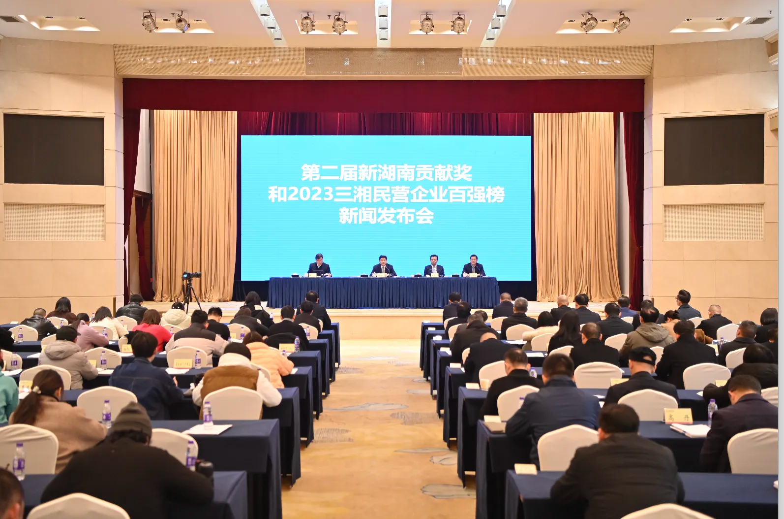 开云kaiyun网页版官网_开云kaiyun（中国）智能总经理夏志宏荣获“第二届新湖南贡献奖先进个人”