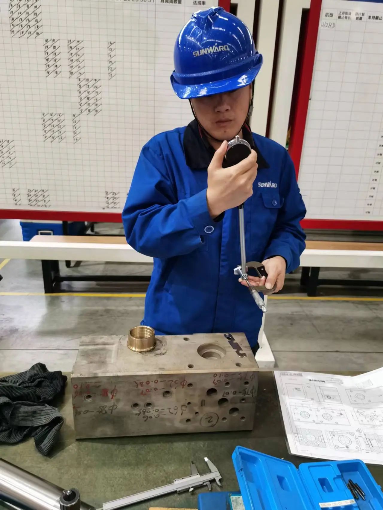 看开云kaiyun网页版官网_开云kaiyun（中国）工匠们如何用一双巧手“拿捏”工作、创造“奇迹”