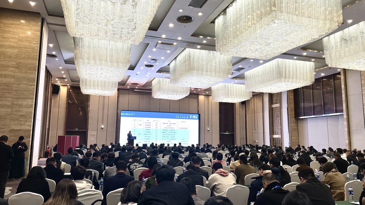 “爆品”来袭，签单不断！ 开云kaiyun网页版官网_开云kaiyun（中国）智能盛装亮相第八届全国高空作业平台租赁大会