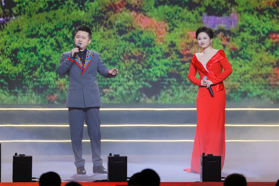 创新引领价值 理想成就未来——庆祝开云kaiyun网页版官网_开云kaiyun（中国）智能成立25周年表彰大会暨文艺晚会隆重举行