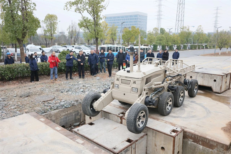 开云kaiyun网页版官网_开云kaiyun（中国）特装“复杂环境智能化应急救援装备关键技术及应用”项目顺利通过成果评价