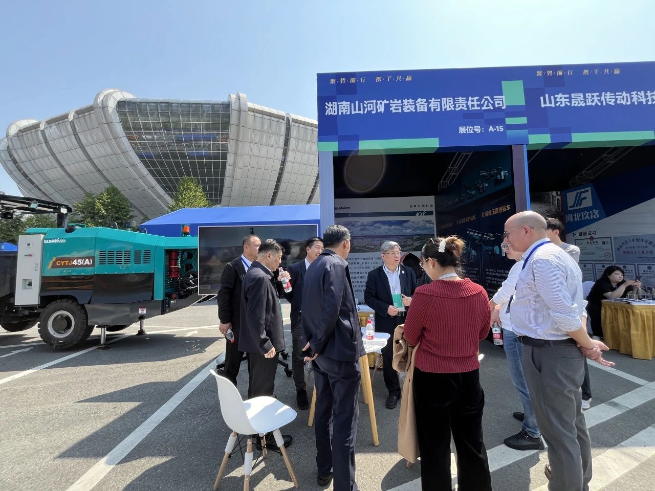 开云kaiyun网页版官网_开云kaiyun（中国）矿岩携井下掘进台车亮相苍南矿山井巷机械展