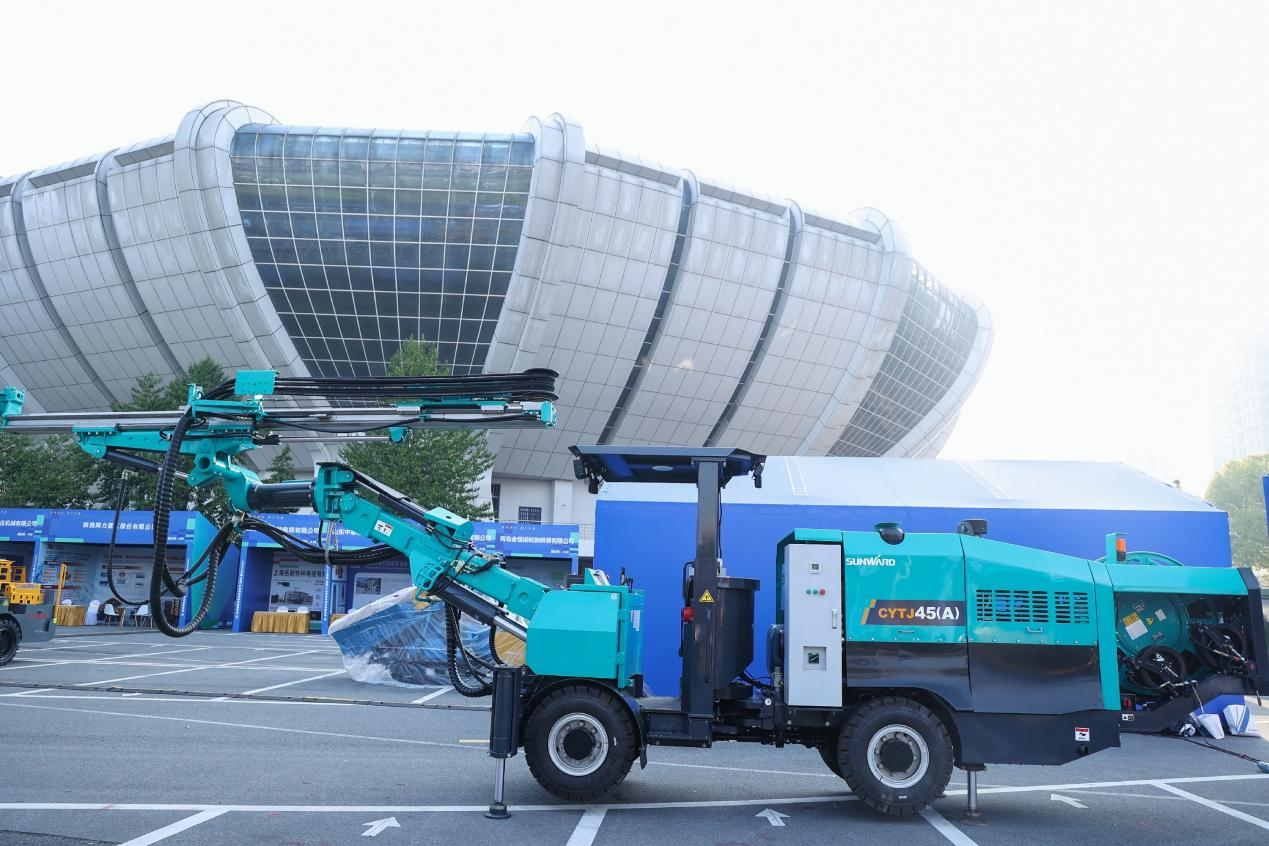开云kaiyun网页版官网_开云kaiyun（中国）矿岩携井下掘进台车亮相苍南矿山井巷机械展