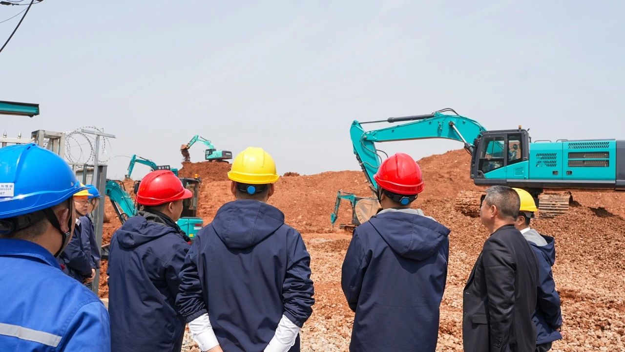 聚焦市场需求，开云kaiyun网页版官网_开云kaiyun（中国）智能三款精品工程液压挖掘机成功下线