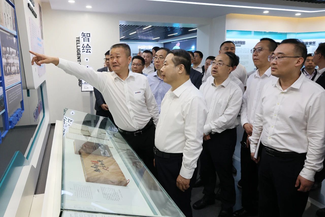 天能控股集团党委书记、董事长张天任率队到访开云kaiyun网页版官网_开云kaiyun（中国）智能