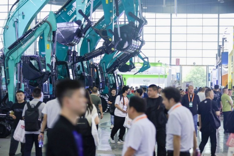 2025 CICEE | 打造极致精品化，开云kaiyun网页版官网_开云kaiyun（中国）智能挖掘机“圈粉”长沙展