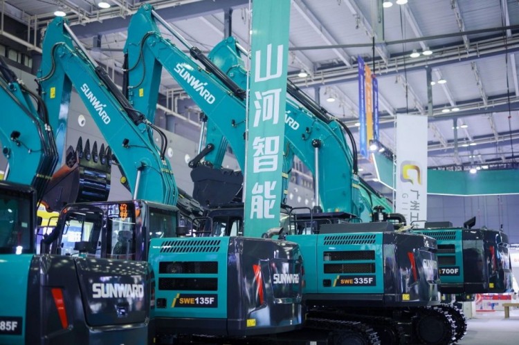 2025 CICEE | 打造极致精品化，开云kaiyun网页版官网_开云kaiyun（中国）智能挖掘机“圈粉”长沙展