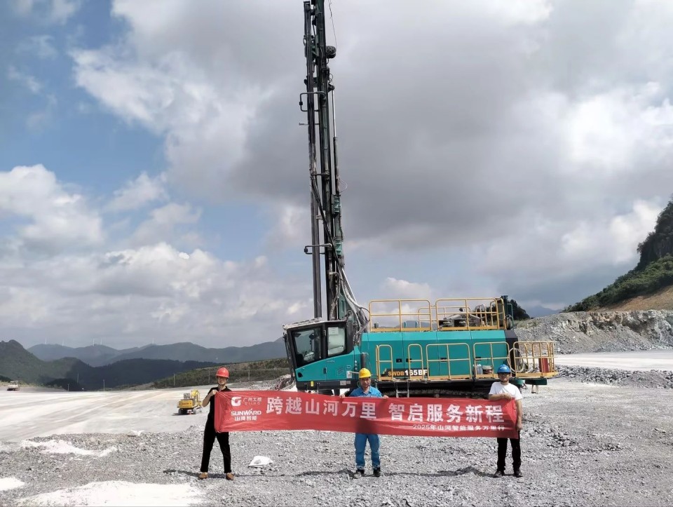 跨越开云kaiyun网页版官网_开云kaiyun(中国)万里 智启服务新程——开云kaiyun网页版官网_开云kaiyun(中国)矿岩“服务万里行”活动走进海螺水泥