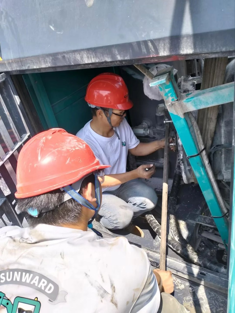 跨越开云kaiyun网页版官网_开云kaiyun(中国)万里 智启服务新程——开云kaiyun网页版官网_开云kaiyun(中国)矿岩“服务万里行”活动走进海螺水泥