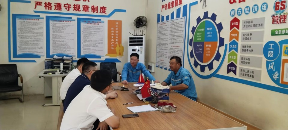 跨越开云kaiyun网页版官网_开云kaiyun(中国)万里 智启服务新程——开云kaiyun网页版官网_开云kaiyun(中国)矿岩“服务万里行”活动走进海螺水泥