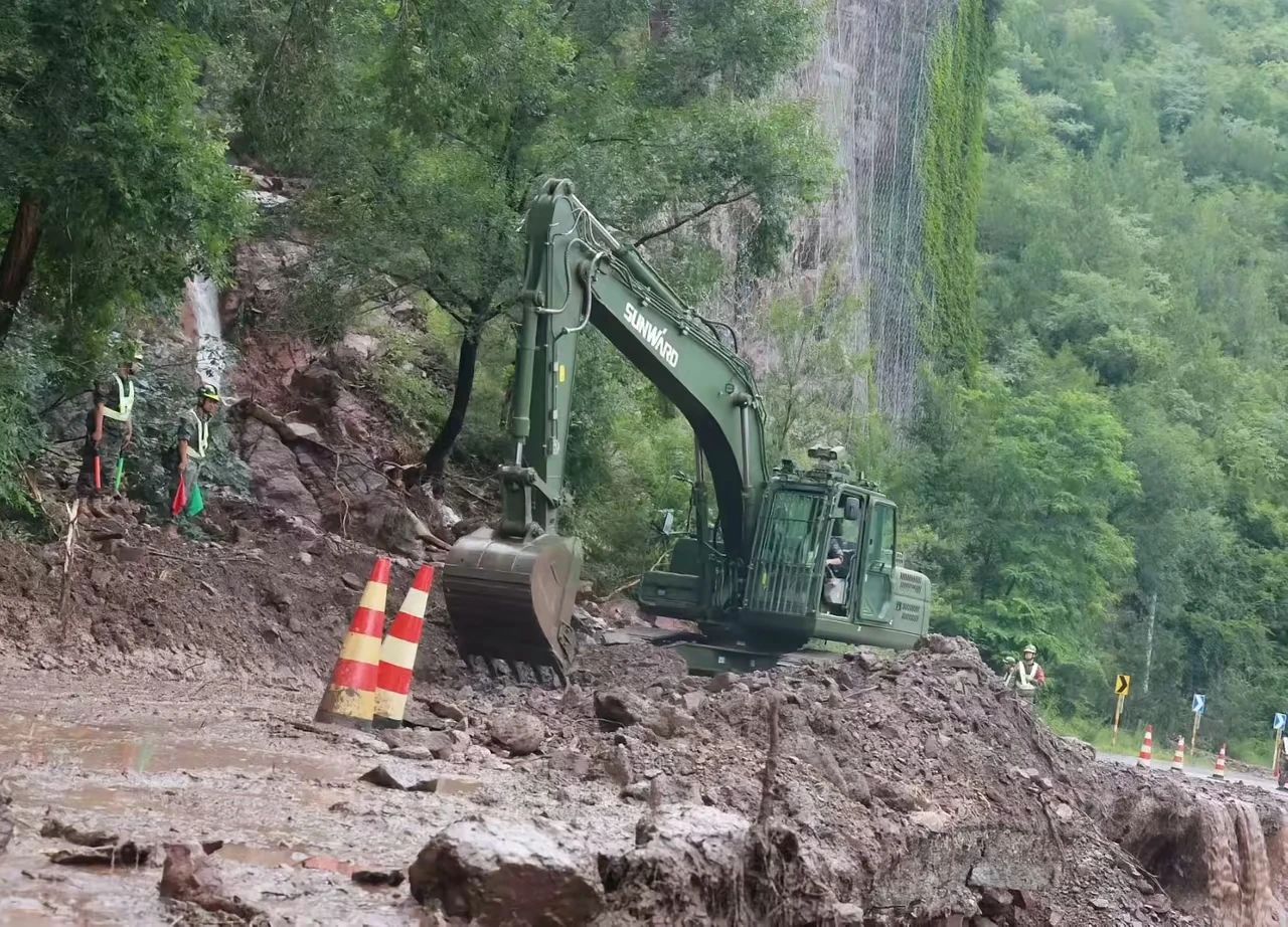关注！开云kaiyun网页版官网_开云kaiyun（中国）智能应急救援装备助力武警冲锋北京暴雨抢险救灾一线！