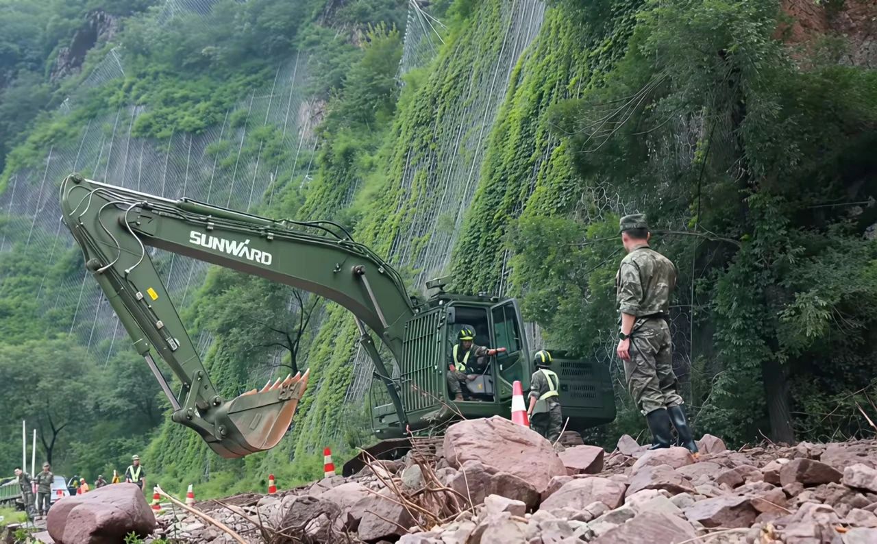 关注！开云kaiyun网页版官网_开云kaiyun（中国）智能应急救援装备助力武警冲锋北京暴雨抢险救灾一线！