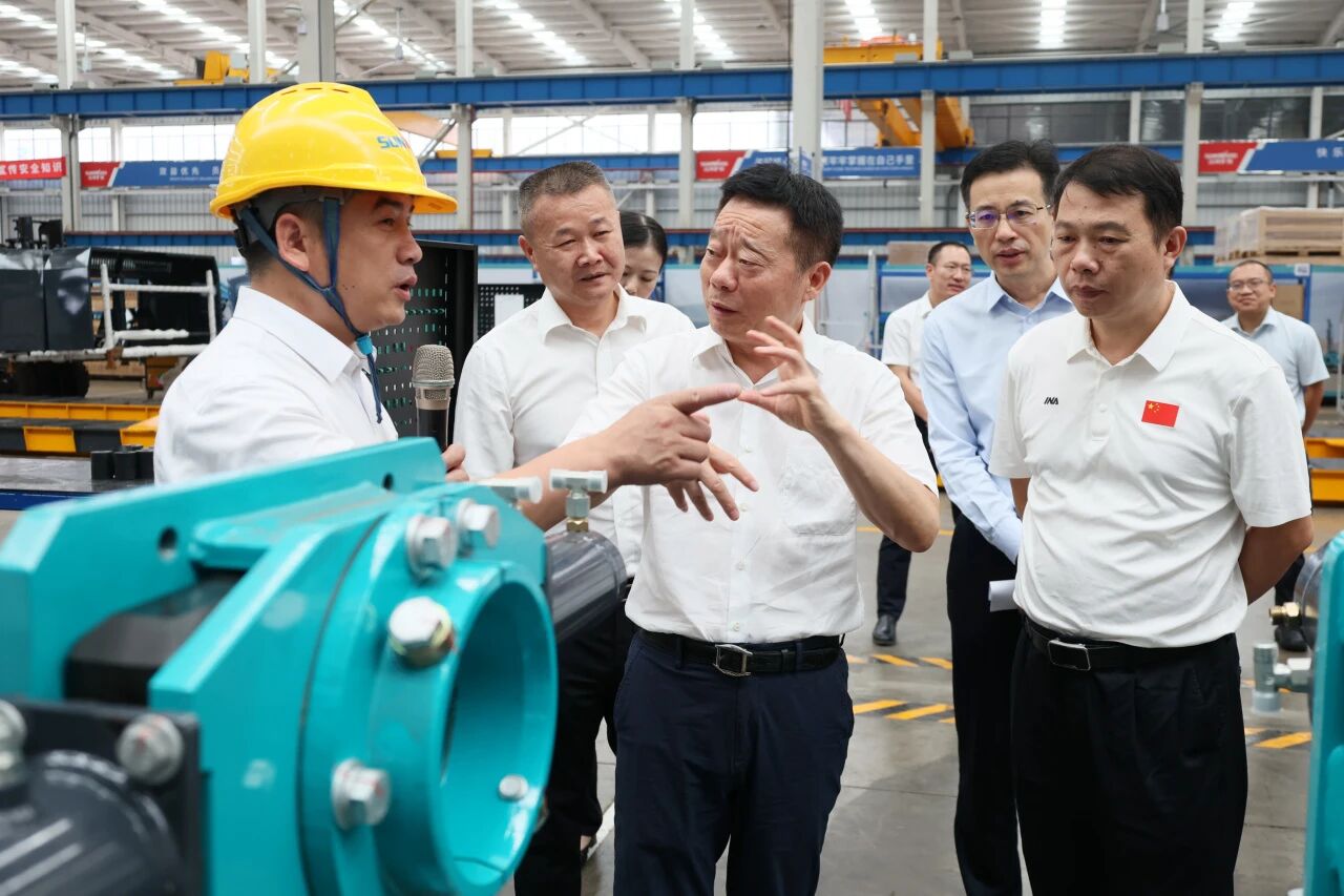 湖南省政协副主席、省工程机械产业链链长何寄华调研开云kaiyun网页版官网_开云kaiyun（中国）智能