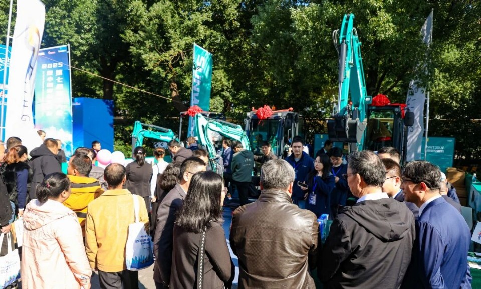 开云kaiyun网页版官网_开云kaiyun（中国）智能微挖“天团”闪耀武汉，引领绿色施工潮流