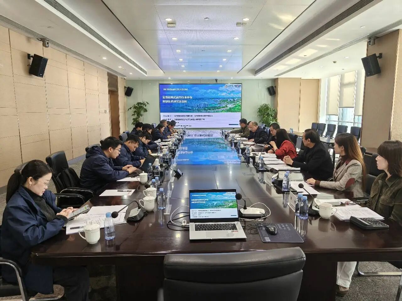 技术创新，引领行业！开云kaiyun网页版官网_开云kaiyun（中国）智能高性能臂式高空作业平台项目通过科技成果评价