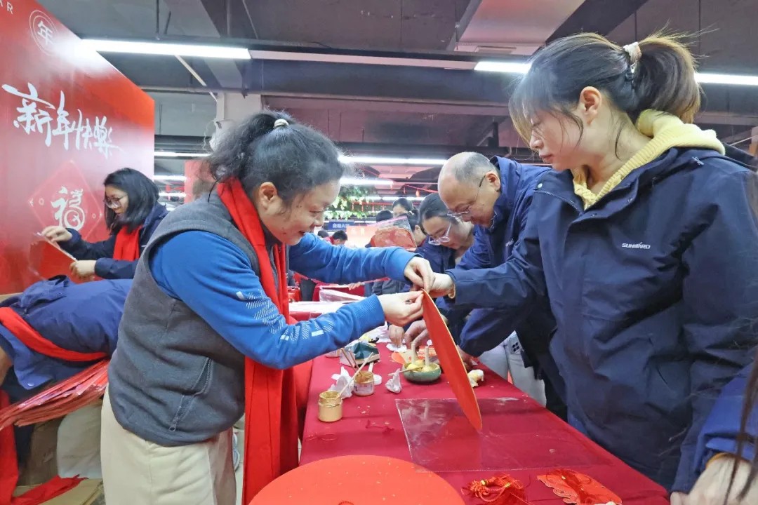 笔墨迎春，祝福暖心！在开云kaiyun网页版官网_开云kaiyun（中国）智能“囤”年味、送温暖、迎新春