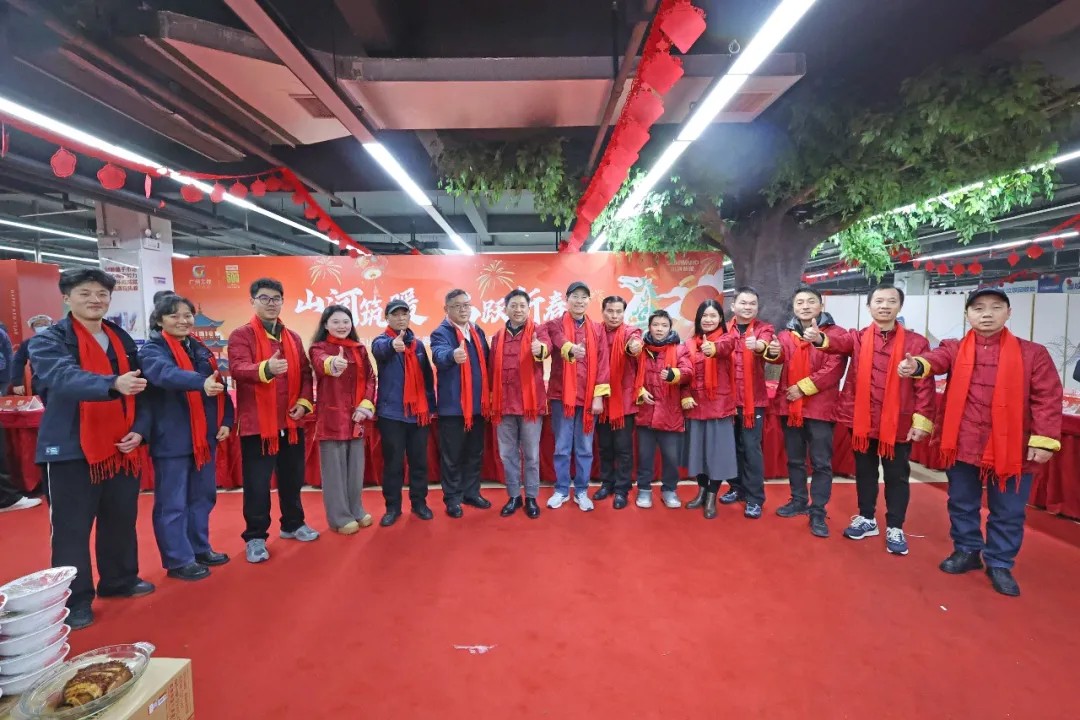 笔墨迎春，祝福暖心！在开云kaiyun网页版官网_开云kaiyun（中国）智能“囤”年味、送温暖、迎新春