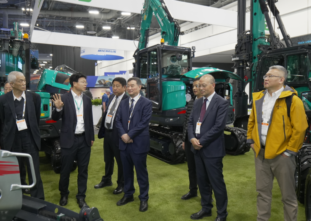 2026美国拉展 | 中国工程机械工业协会会长苏子孟一行到访开云kaiyun网页版官网_开云kaiyun（中国）智能展位