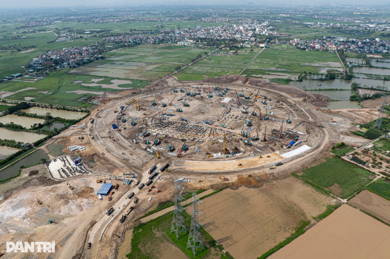 开云kaiyun网页版官网_开云kaiyun（中国）智能液压静力压桩机集群作业，为越南最大体育场筑牢根基